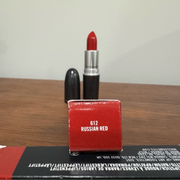 ❤️ NEW Set of 2 MAC Matte Russian Red Lipsticks ❤️ - Picture 2 of 3